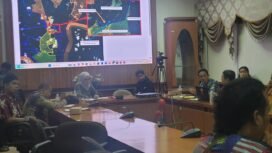 Slide lahan 52 hektar yang digarap PT SIP ditampilkan dalam hering Kamis (10/7/2025). Lahan tersebut diluar HGU dan dinyatakan sebagai hak warga transmigran,