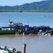 SB Borneo 02 Ekspress diamankan petugas di depan Dermaga Tradisional Haji Putri. SB Borneo terlibat kecelakaan yang menewaskan seorang motoris speed penumpang. Dok.Penerangan LANAL Nunukan.