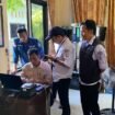 Tim Diskominfotik Nunukan memantau aktifasi SIAK di Kecamatan Sebatik Timur (Dok.Diskominfotik Nunukan).
