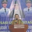 Wakil Bupati Nunukan, Hermanus, mensosialisasikan Universitas Terbuka (UT) dalam kaitan pentingnya menempuh perkuliahan bagi warga pedalaman Lumbis, Senin (14/7/2025). Dok Prokopim.