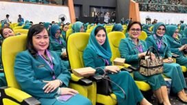 Ketua Tim Penggerak PKK Kabupaten Nunukan, Ny. Andi Annisa Muthia Irwan, (berkerudung di tengah) menghadiri Rapat Kerja Nasional (Rakernas) X PKK Tahun 2025 dan puncak peringatan Hari Kesatuan Gerak (HKG) PKK ke-53, yang digelar di Samarinda Convention Hall, Kalimantan Timur, Selasa (8/7/2025). Dok.Prokopim.