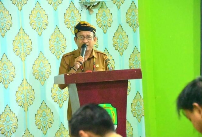 
					Wakil Bupati Nunukan, Hermanus saat menghadiri evaluasi Tim Percepatan Penanganan Stunting untuk Nunukan Selatan, (Dok.Prokopim).