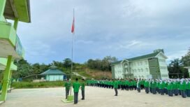 Para Santri/Santriwati Ponpes As'Adiyah sedang melaksanakan upacara bendera. (Dok.Kamal Soreyanto).