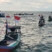 Antusiasme para nelayan perbatasan RI mengikuti upacara HUT 80 RI di Karang Unarang.
