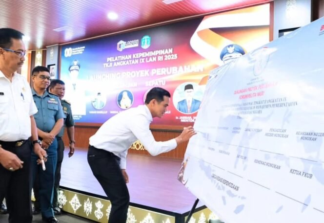 
					Bupati Nunukan, Kalimantan Utara, Irwan Sabri, meluncurkan tiga proyek perubahan, masing masing, SEPATU, PELITA dan KASIH JKN, Rabu (06/08/2025). Dok.Prokopim.