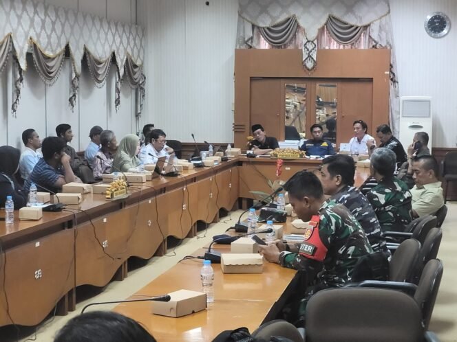 
					RDP membahas penangkapan salah satu kapal pemasok ikan Malaysia yang berpotensi kelangkaan ikan bagi warga pedalaman Nunukan, Jumat (22/8/2025).