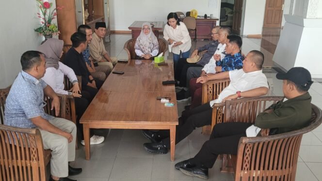 
					Sejumlah anggota DPRD Nunukan komitmen mendukung program pemerintah dan memastikan anggaran pembangunan yang merata pasca kisruh Pokir pada sidang paripurna KUA PPAS, Kamis (14/8/2025).