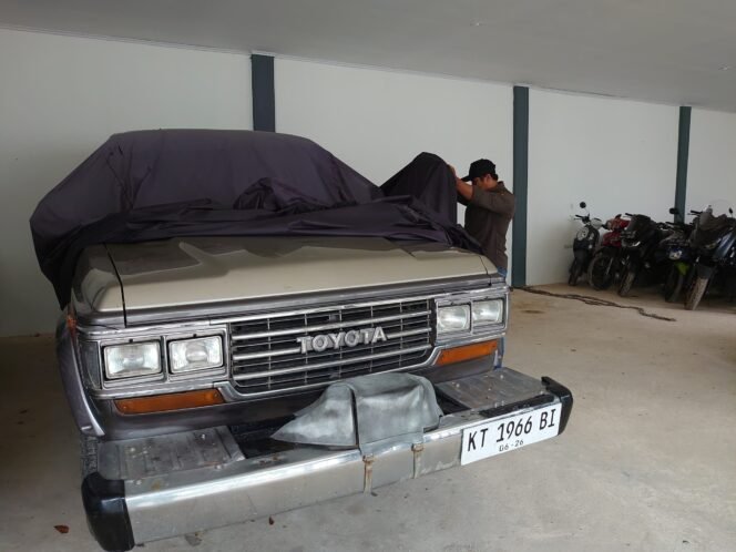 
					Mobil Land Cruiser selundupan dari Malaysia yang akan segera dilelang oleh Kejari Nunukan.