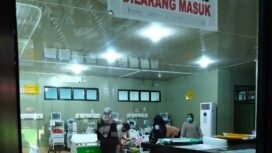 Pasien Diding, menjalani perawatan di RSUD Nunukan. Diding sedang mencari darah dengan golongan O rhesus negatif.