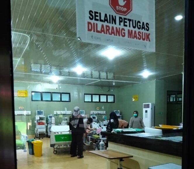 
					Pasien Diding, menjalani perawatan di RSUD Nunukan. Diding sedang mencari darah dengan golongan O rhesus negatif.