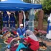Anggota BKMT Nunukan menggelar lapak pakaian bekas di alun alun Nunukan, untuk aksi donasi bagi saudara Muslim di Palestina. Dok.BKMT Nunukan.