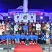 Para pemuda KNPI Nunukan foto bersama para pejabat dan tokoh masyarakat dibawah Tugu Dwikora dalam salah satu rangkaian perayaan HUT 52 KNPI. Dok.Prokopim.