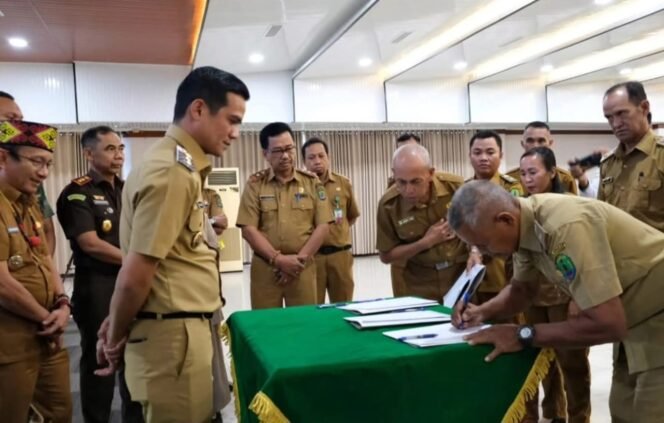 
					Bupati Nunukan, Irwan Sabri, melaunching Program Desa Cerdas, yang diinisiasi oleh Dinas Pemberdayaan Masyarakat dan Pemerintahan Desa (DPMPD), Senin (11/8/2025). Dok.Prokopim.