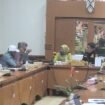 Ketua DPRD Nunukan, Rahma Leppa Hafid (kerudung hijau) saat adu argumen terkait koperasi TNI AD dalam RDP menyoal sengketa lahan 42 hektar antara Kelompok Tani Serumpun Taka vs PT TML, Kamis (21/8/2025).