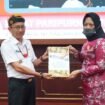 Wakil Bupati Nunukan, Hermanus menyerahkan Nota Keuangan tentang Rancangan Perubahan Anggaran Pendapatan dan Belanja Daerah Kabupaten Nunukan Tahun Anggaran 2025, kepada Ketua DPRD Nunukan, Rachma Leppa Hafid, Jumat (27/8/2025).