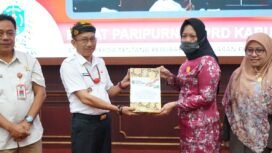 Wakil Bupati Nunukan, Hermanus menyerahkan Nota Keuangan tentang Rancangan Perubahan Anggaran Pendapatan dan Belanja Daerah Kabupaten Nunukan Tahun Anggaran 2025, kepada Ketua DPRD Nunukan, Rachma Leppa Hafid, Jumat (27/8/2025).