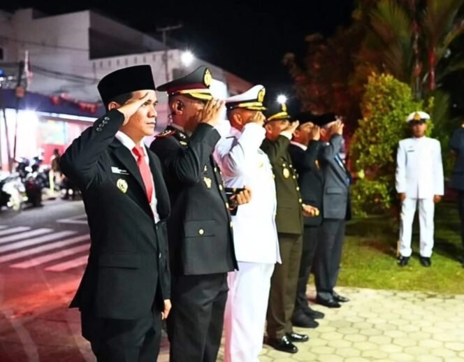 
					Bupati Nunukan mengikuti Upacara Kehormatan dan Renungan Suci jelang HUT 80 RI di TMP Jaya Sakti. Dok.Prokopim.