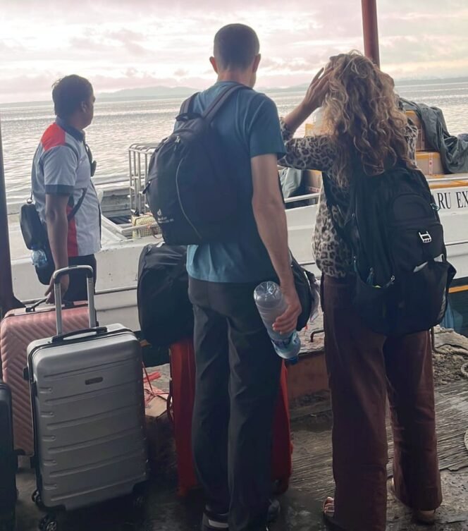 
					Dua WNA Spanyol yang dideportasi Kantor Imigrasi Nunukan. Dok.Imigrasi.