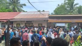Antrean peserta PPPK Paruh Waktu untuk pembuatan SKCK di Mako Polres Nunukan, Jumat (12/9/2025). Dok.Polres Nunukan.