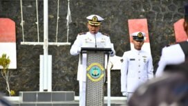 Danlanal Nunukan, Letkol Laut (P) Primayantha Maulana Malik membacakan amanah Kepala Staf Angkatan Laut (KSAL) Laksamana TNI Muhammad Ali, pada HUT 80 TNI AL di Lapangan Dwi Kora, Mako LANAL Nunukan, Rabu (10/9/2025). Dok. Penerangan LANAL Nunukan.