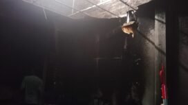 Lantai 2 Gedung LPP RRI Nunukan terbakar, Sabtu (6/9/2025). Api berasal dari korsleting kabel AC. Dok.Disdamkar Nunukan.