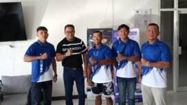 Atlet Fitness Nunukan berfoto bersama Ketua PBFI Kaltara, sebelum naik podium di event Bupati Malinau Cup 2025.
