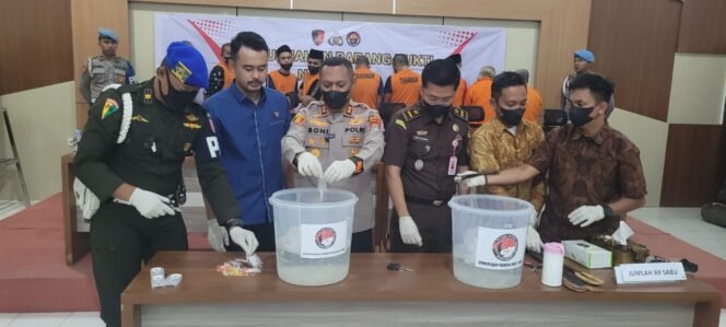
					Polres Nunukan, Kalimantan Utara, memusnahkan 849,44 gram sabu sabu, hasil pengungkapan medio Juni - September 2025, Kamis (11/9/2025).