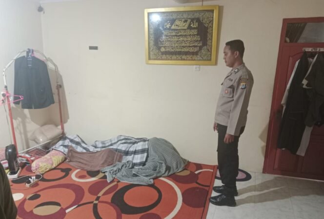 
					Jasad Lansia Andi Ismail Amal (75) yang ditemukan telah membusuk di rumahnya, di Jalan Patimura (TVRI) Nunukan Timur, Sabtu (27/9/2025). Dok.Polres Nunukan.