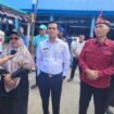 Bupati Nunukan, Irwan Sabri, bersama Wakil Ketua DPRD Nunukan, Arpiah dan Kepala DKP Kaltara, Rukhi Sayahdin, saat meninjau kesiapan gudang ikan di pasar Jamaker dalam rangka persiapan impor ikan Malaysia, Rabu (3/9/2025).
