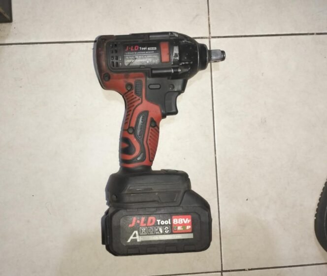 
					Mesin pembuka baut yang digunakan memukul mekanik dealer motor di Nunukan, diamankan sebagai barang bukti.Dok Polres Nunukan.