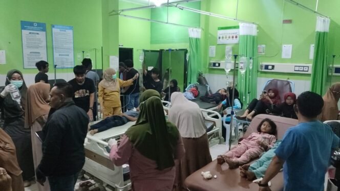 
					Puskesmas di Pulau Sebatik dipenuhi pasien anak diduga keracunan menu MBG. 