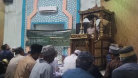 Imam Masjid Al Azka Nunukan, Ustadz Yahya Al Betawy saat memberikan khutbah pasca sholat gerhana bulan, Minggu (8/9/2025).