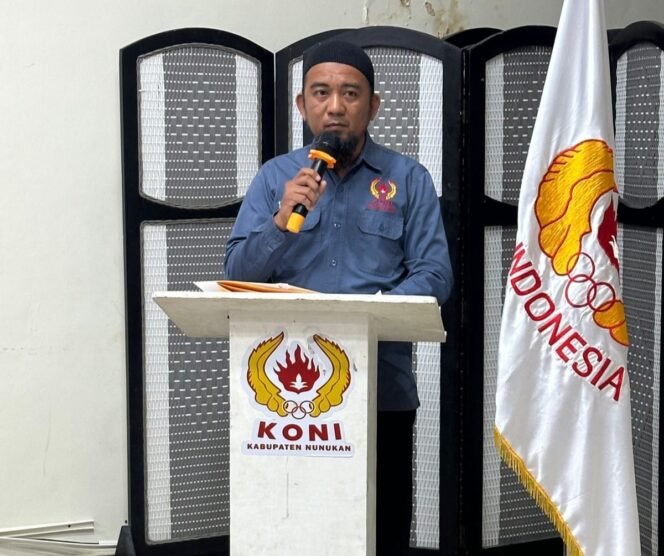 
					Ketua KONI Nunukan, Samran Nur Alim saat memberi sambutan di RKT 2025, di Hotel Lanfin, Minggu (7/9/2025)