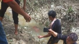 Jasad Elis ditemukan mengambang di parit tengah perkebunan di Desa Lapri. Dok.Polres Nunukan.