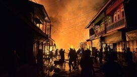 Kebakaran di Mansalong, Minggu (14/9/2025). Dok.Polsek Lumbis.