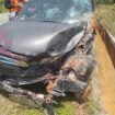 Mobil yang dikemudikan petugas Baznas Nunukan ringsek akibat laka lantas tunggal di Jalan Poros Trans Kalimantan di Desa Tulang, Sembakung Atulai, Selasa (23/9/2025). Dok.Polsek Sembakung.