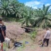 Sebuah pikap terjun ke sungai di Desa Salang, Tulin Onsoi. Satu orang tewas dalam kecelakaan tersebut. Dok.Polres Nunukan.