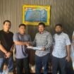 Muhammad Yasin alias Ucup (kemeja panjang kotak kotak) menjadi pendaftar pertama Calon Ketua KONI Nunukan periode 2025 - 2029. Dok.TPP KONI Nunukan.