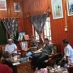 Anggota DPRD Nunukan, Andi Fajrul Syam, Ramsah dan Firman mendengarkan keluh kesah nelayan menyoal maraknya tindak kriminalitas di perairan Sebatik. Dok.DPRD Nunukan.