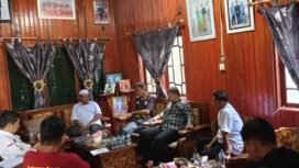 Anggota DPRD Nunukan, Andi Fajrul Syam, Ramsah dan Firman mendengarkan keluh kesah nelayan menyoal maraknya tindak kriminalitas di perairan Sebatik. Dok.DPRD Nunukan.