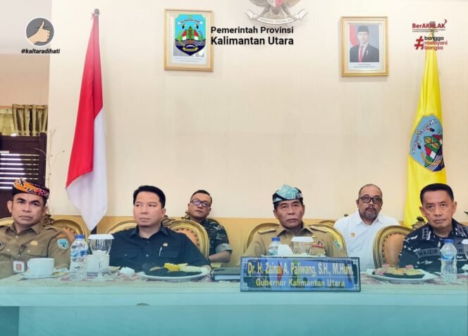 
					Gubernur Kaltara, Zainal Arifin Paliwang mengikuti Rapat Percepatan Realisasi belanja untuk Memacu Pertumbuhan Ekonomi, secara virtual, Senin (20/10/2025). Dok. Biro Adpim Kaltara.