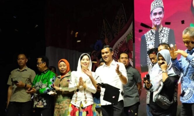 
					Bupati Nunukan, Irwan Sabri, saat menutup rangkaian HUT 26 Nunukan di GOR Dwi Kora, Sabtu (18/10/2025). Dok.Pemkab Nunukan.