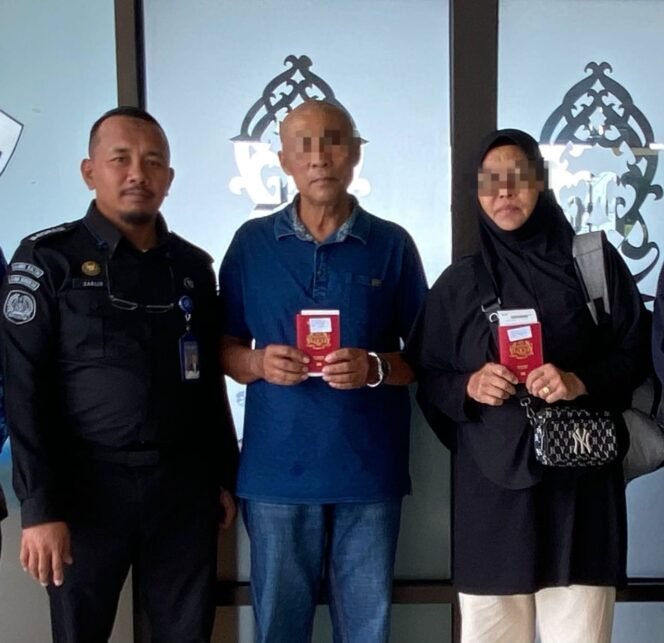 
					Dua WN Malaysia, Hassaniah Binti Omar (59) dan W Kamarudin Bin W Ahmad (62), dideportasi pasca masuk ilegal ke Sebatik untuk makan bakso. Dok.Imigrasi Nunukan.