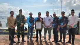 Bupati Nunukan, Irwan Sabri bersama Forkopimda menunjukkan sertifikat MURI pemancing terbanyak, Sabtu (18/10/2025). Dok.Pemkab Nunukan.