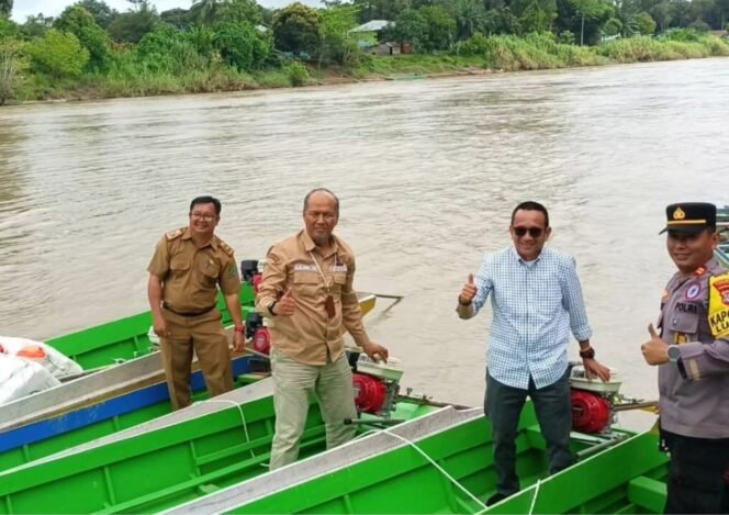 
					Pemkab Nunukan Memberi Bantuan 8 Unit Perahu Ketinting Untuk Transportasi Anak Sekolah di Pedalaman Lumbis