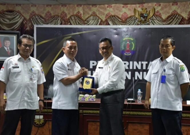 
					Focus Grup Discussion (FGD) Indeks Pengelolaan Kawasan Perbatasan Kecamatan Prioritas Perbatasan (IPKP KPP) Tahun 2025, yang diinisiasi oleh BNPP RI, di Ruang Rapat VIP Lantai IV Kantor Bupati Nunukan, Rabu (29/10/2025). Dok.Prokopim.