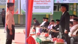 Pelaksana Tugas (Plt) Sekretaris Daerah (Sekda) Kabupaten Nunukan, Jabbar, memimpin Upacara Hari Santri Nasional Tahun 2025 di Halaman Pondok Pesantren Mutiara Bangsa Kecamatan Sebatik, Rabu (22/10/2025). Dok.Pemkab Nunukan.
