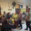 Sejumlah massa yang mendatangi Polsek Nunukan, menuntut penjelasan dan permintaan maaf terbuka kepada emak emak yang berkomentar SARA saat pawai budaya di HUT 26 Nunukan. Dok.Polsek Nunukan.