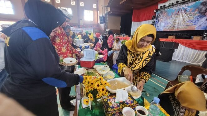 
					Sejumlah kuliner Khas Suku Tidung disajikan pada Festival Kuliner beragam etnies pada rangkaian perayaan HUT 26 Nunukan, di GOR Sei Sembilan, Nunukan, Rabu (15/10/2025).