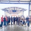 Ketua KONI Nunukan Muhammad Yasin (tengah bertopi putih) saat melepas keberangkatan atlet PBFI Nunukan untuk event Gubernur Kaltara Cup 2025 Open di Kota Tarakan, Sabtu (18/10/2025).